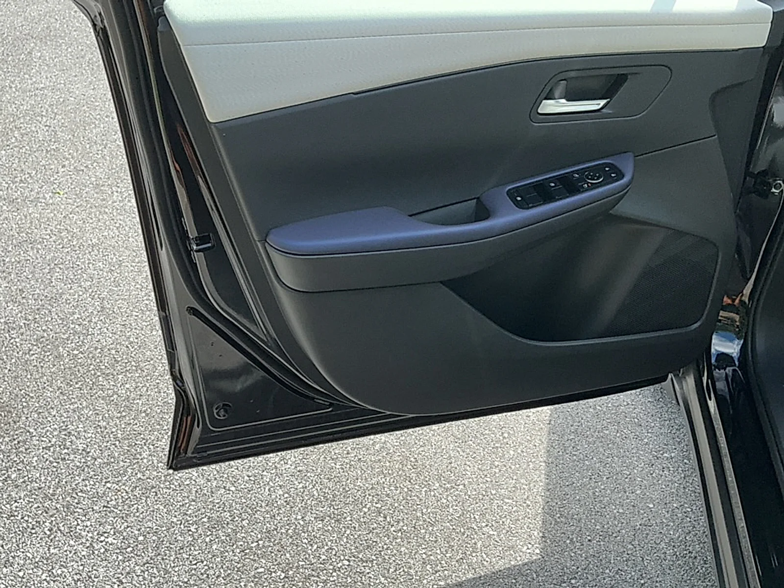 New 2026 Black Diamond Pearl Nissan SV+ image 6
