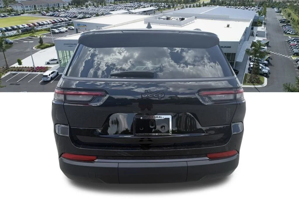 New 2026 Diamond Black Crystal Pearl-Coat Exterior Paint Jeep Limited image 13