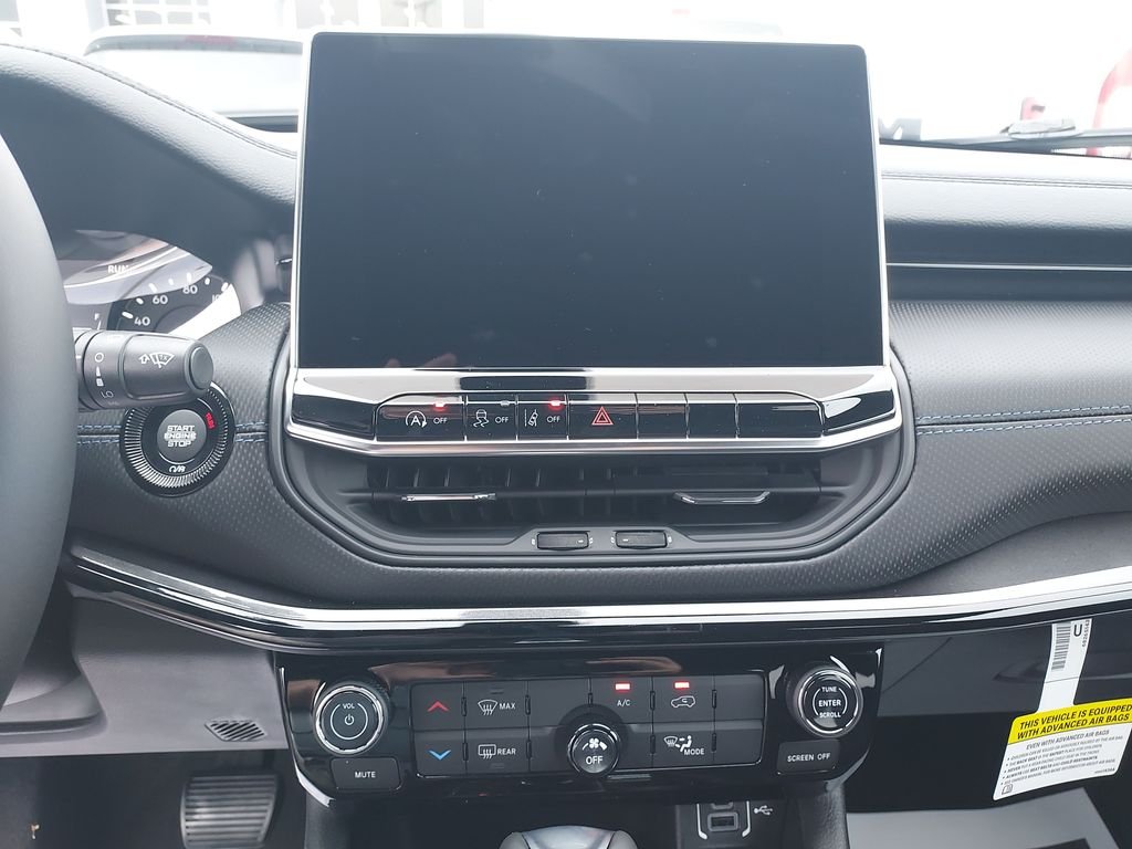 New 2026 Silver Jeep Latitude image 18