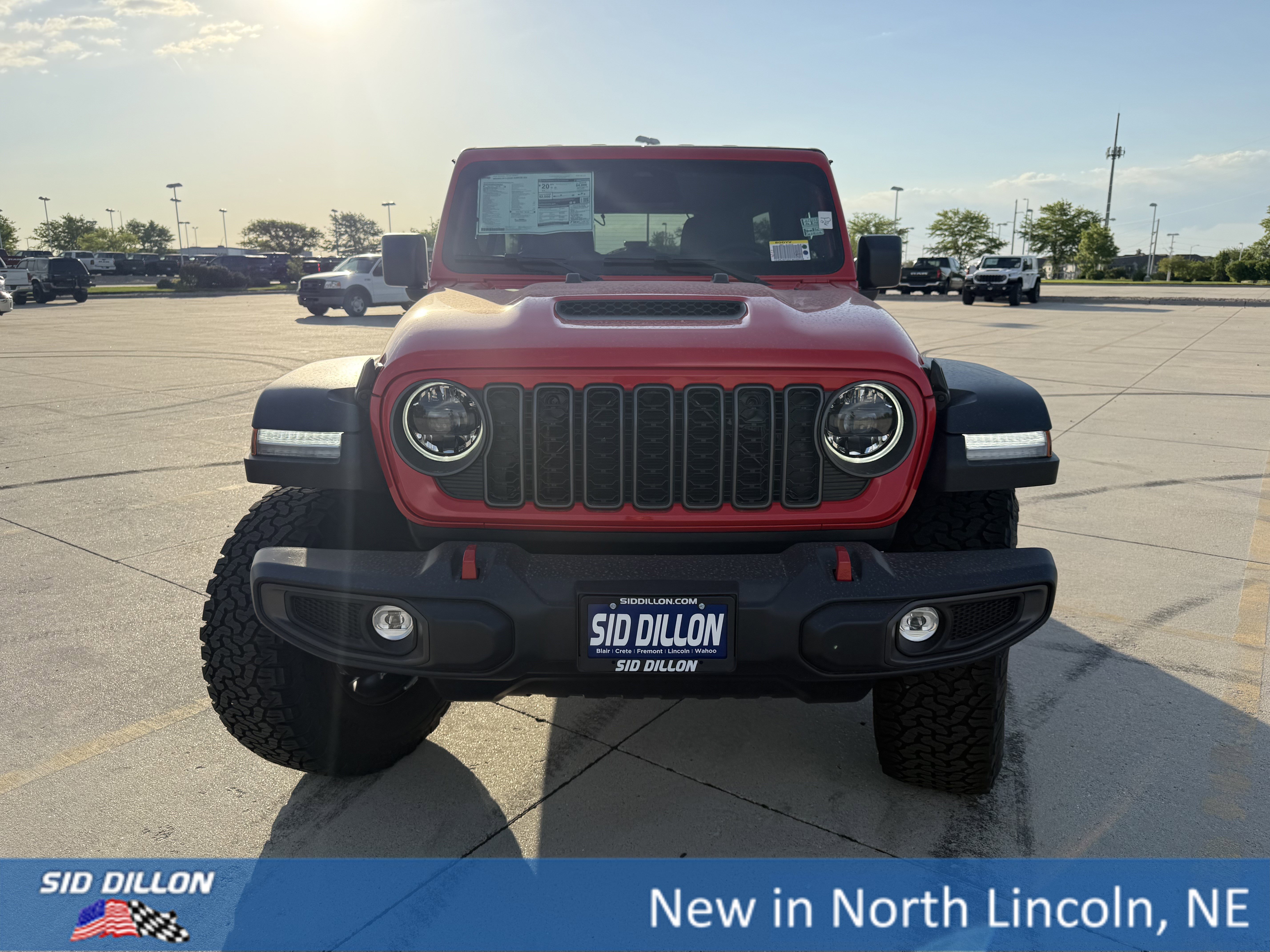 New 2026 Firecracker Red Clear-Coat Exterior Paint Jeep Rubicon image 3