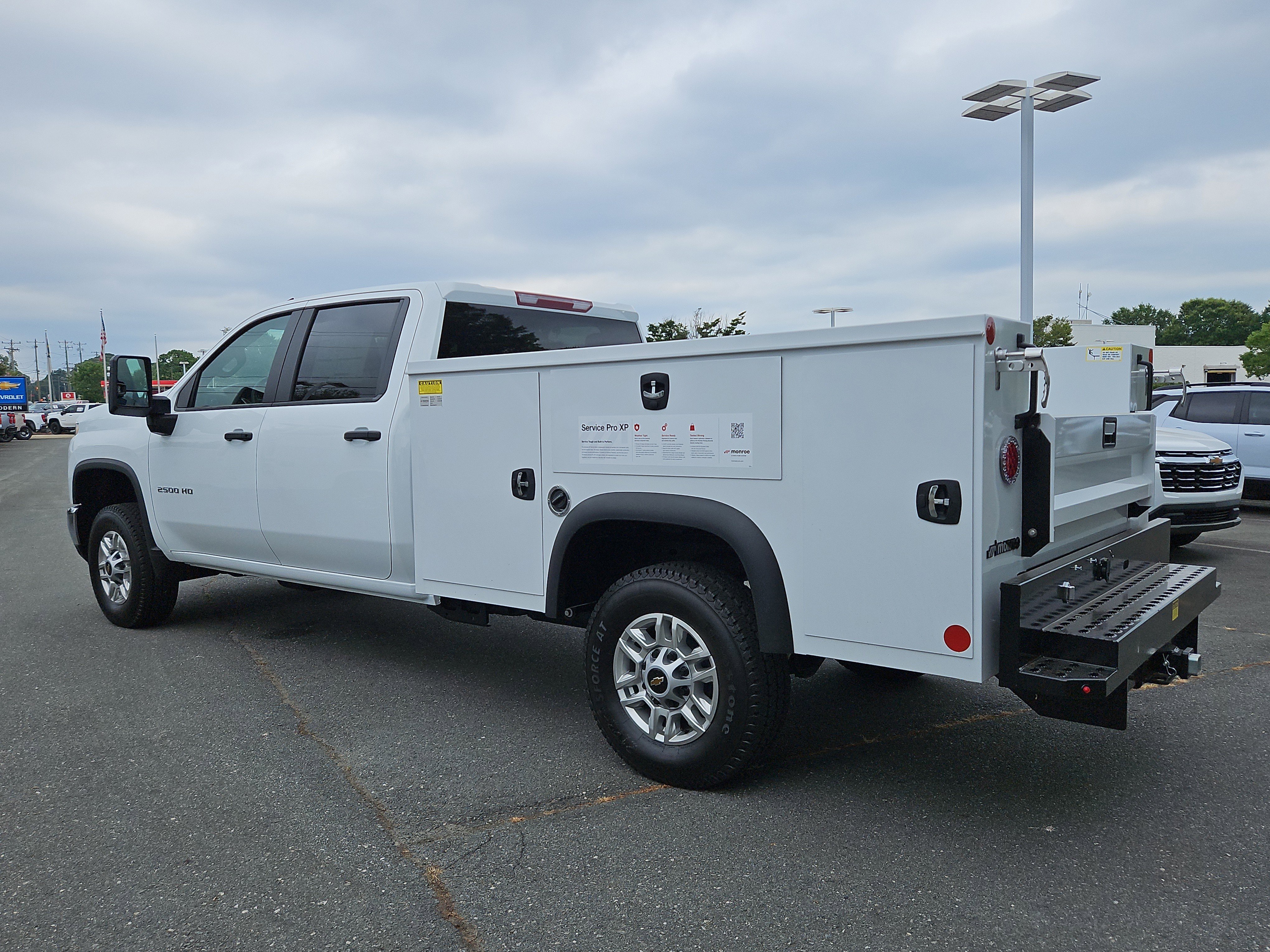 New 2026 Summit White Chevrolet WT image 3