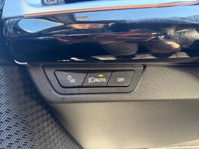 Used 2023 Black BMW xDrive28i image 17