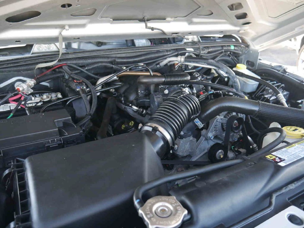 Used 2008 Silver Jeep X image 10
