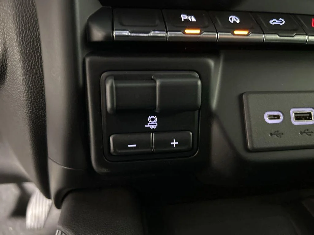 Used 2020 Steel Metallic GMC Denali image 31