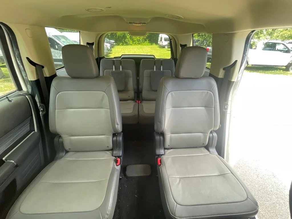 Used 2019 White Platinum Clearcoat Metallic Ford SEL image 9
