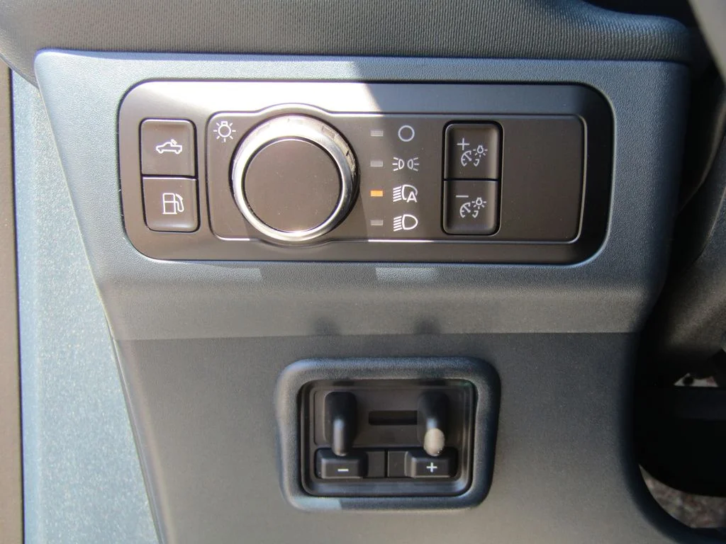 New 2026 Oxford White Ford XL image 27