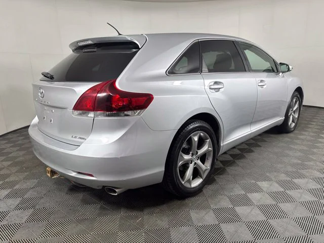 Used 2014 Classic Silver Metallic Toyota LE image 3