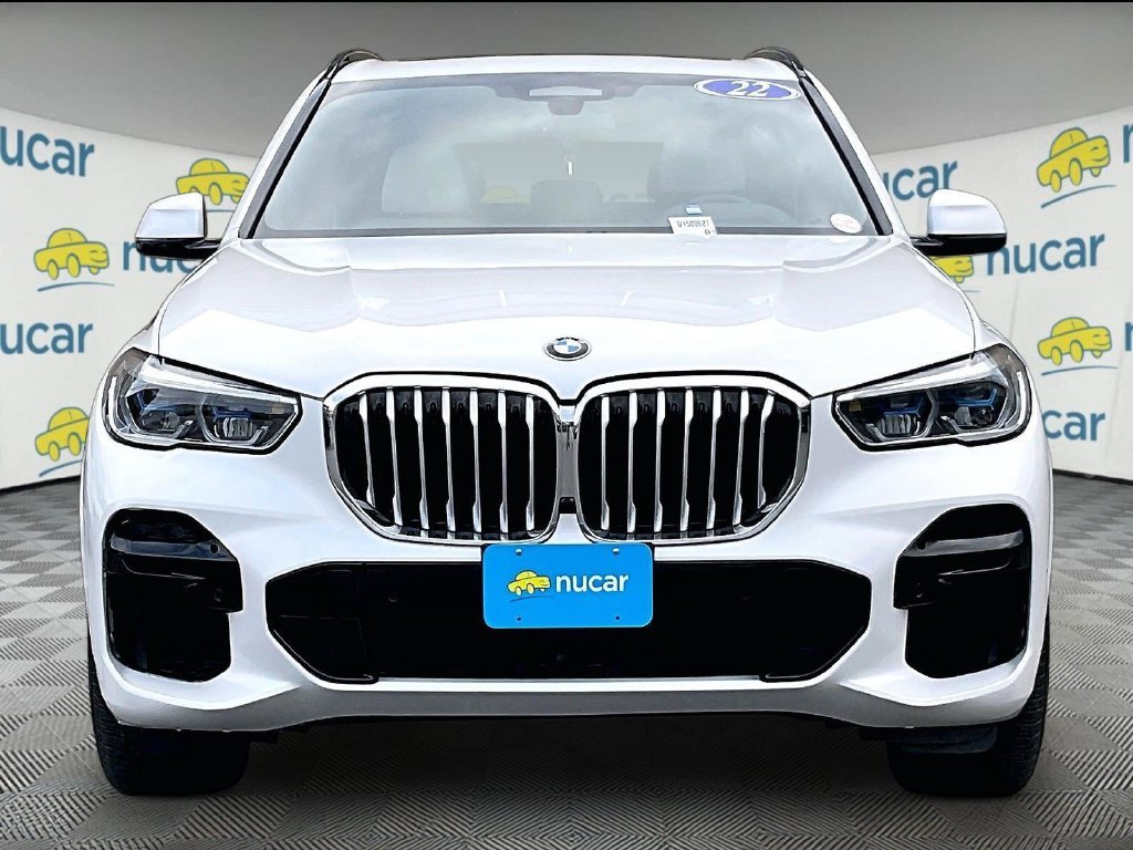 Used 2022 White BMW xDrive40i image 2