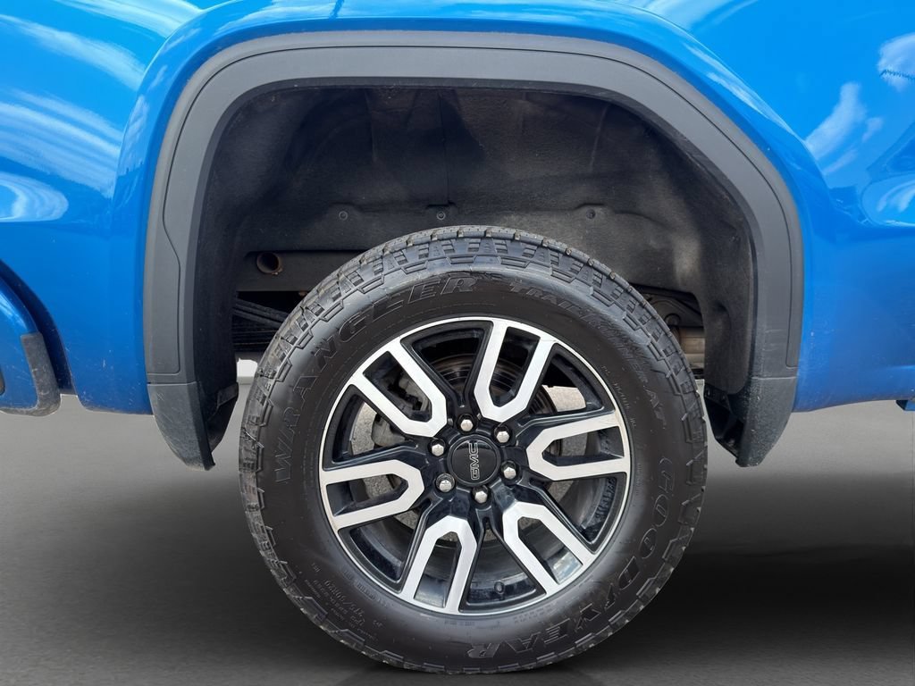 Used 2023 Dynamic Blue Metallic GMC AT4 image 19