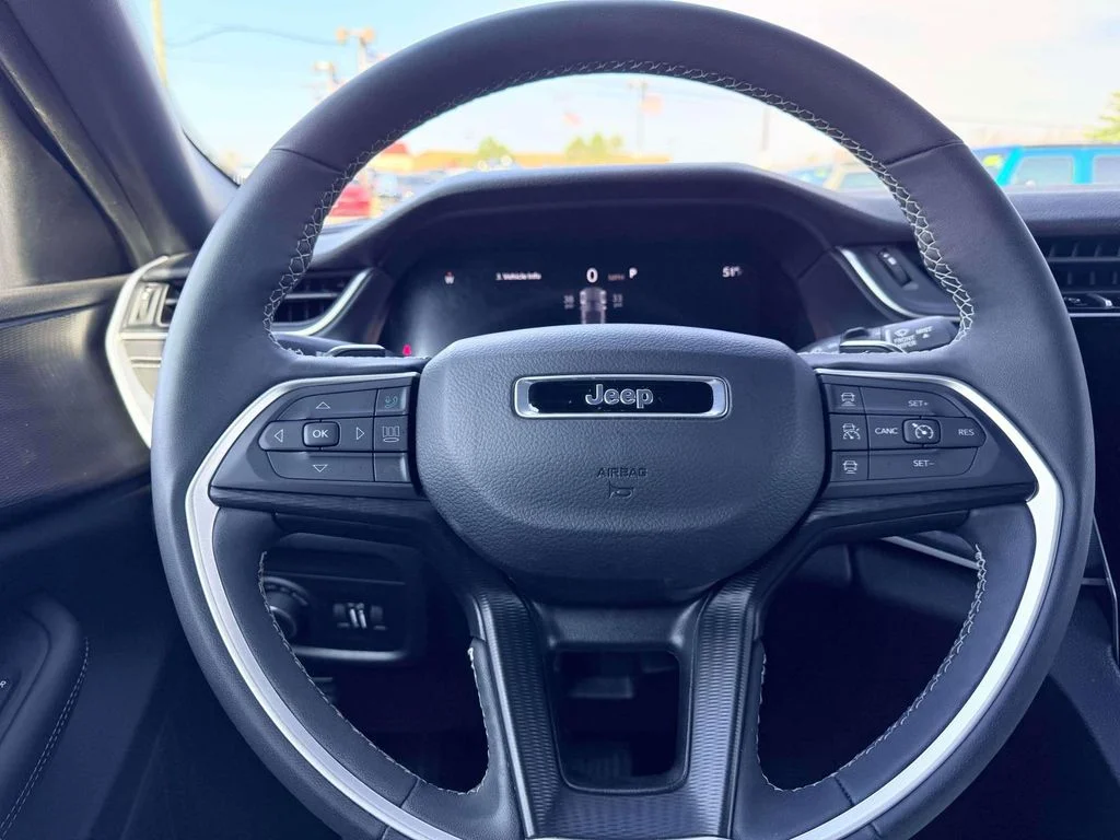 Used 2024 Silver Jeep Altitude image 17