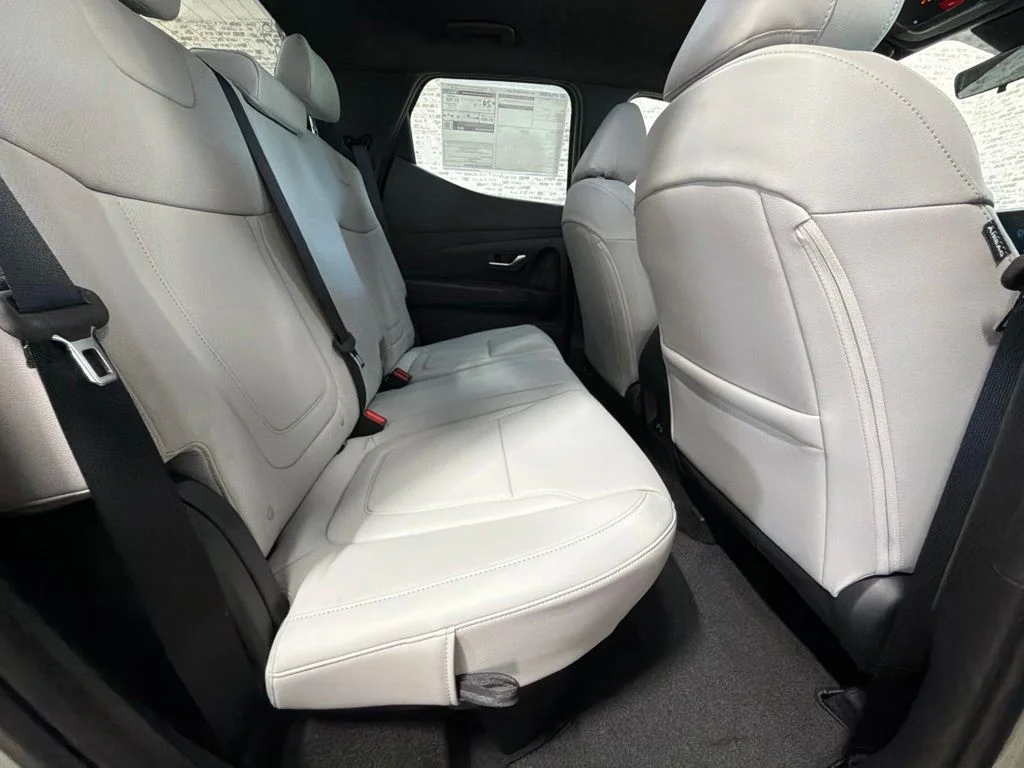 New 2027 Sage Gray Hyundai SE image 12