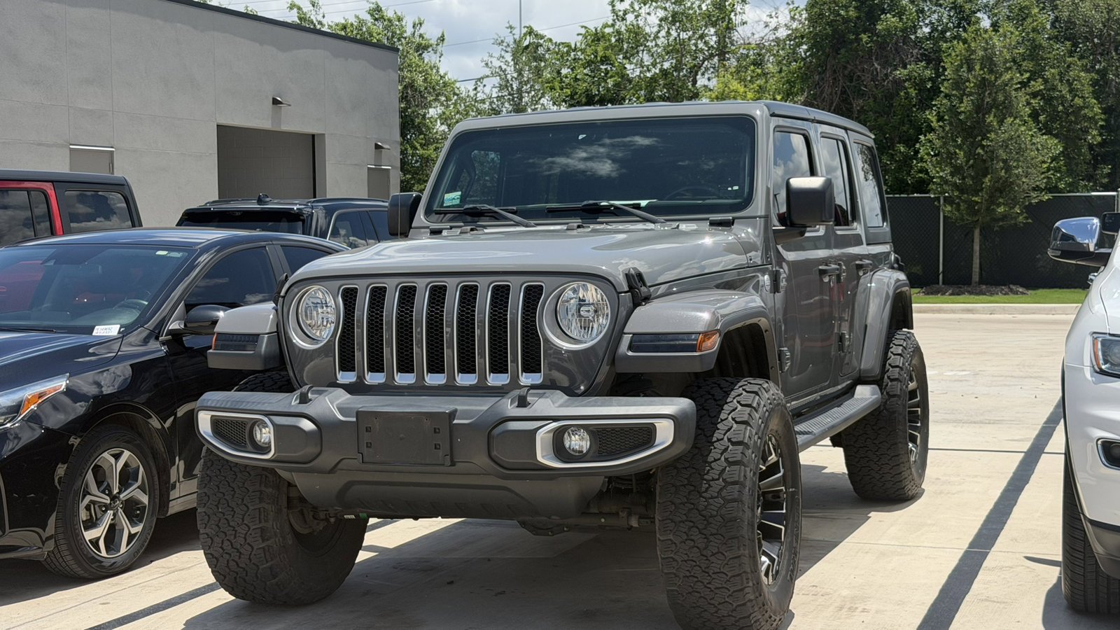 Used 2018 Sting-Gray Clearcoat Jeep Sahara image 11