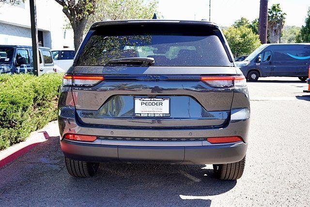 New 2026 Baltic Gray Metallic Clear-Coat Exterior Paint Jeep Limited image 10