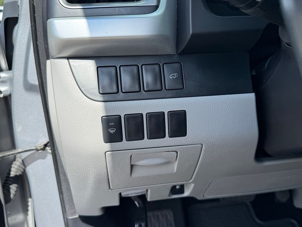 Used 2014 Silver Toyota LE Plus V6 image 18