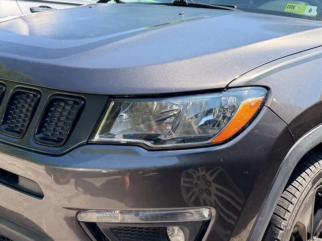 Used 2019 Crystal Metallic Jeep Latitude image 4