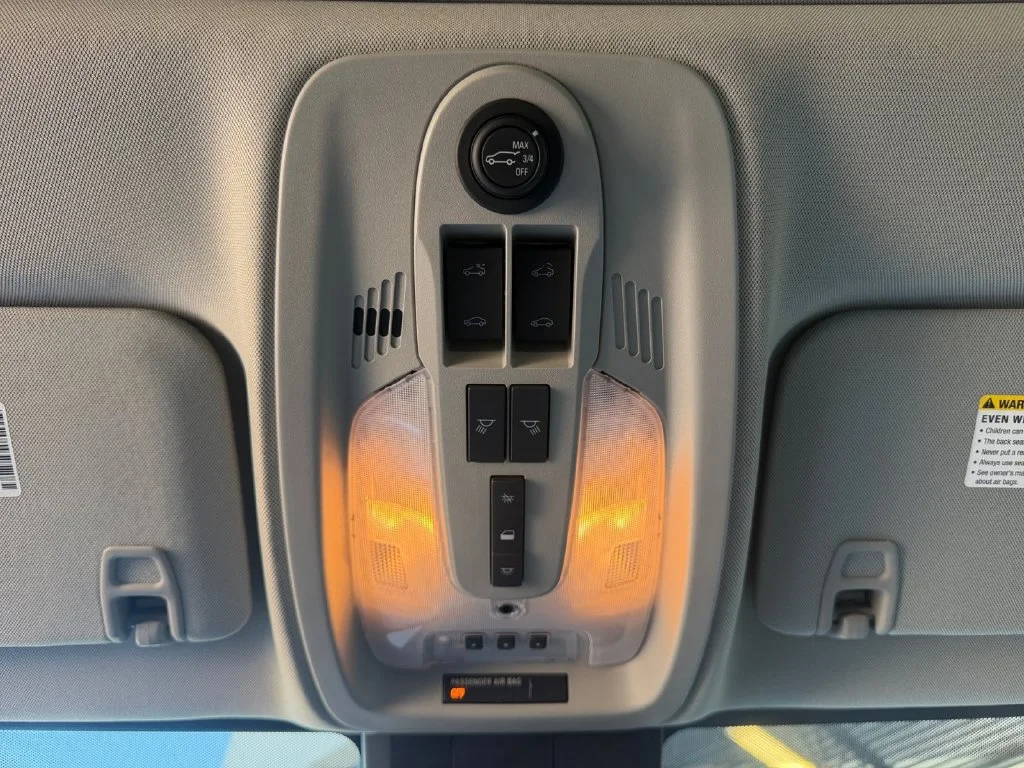 Used 2015 SUMMIT WHITE Chevrolet LT image 28