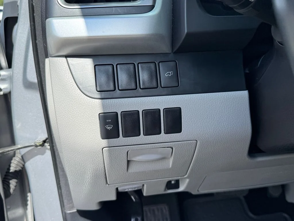 Used 2014 Silver Toyota LE Plus V6 image 18