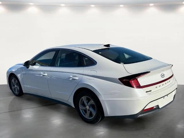 Used 2022 Gray Hyundai SE image 4