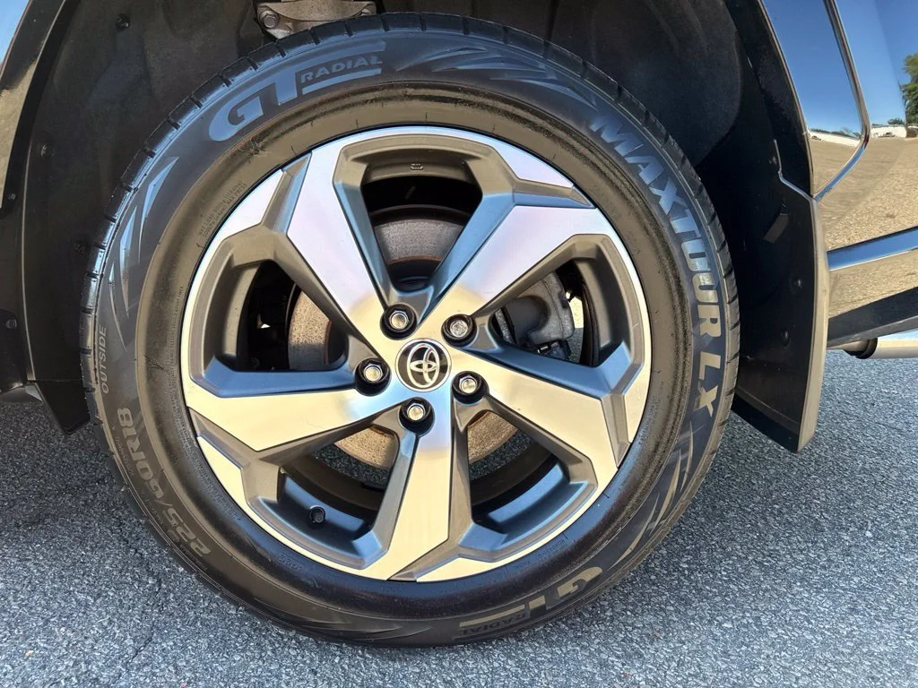 Used 2021  Toyota SE image 30