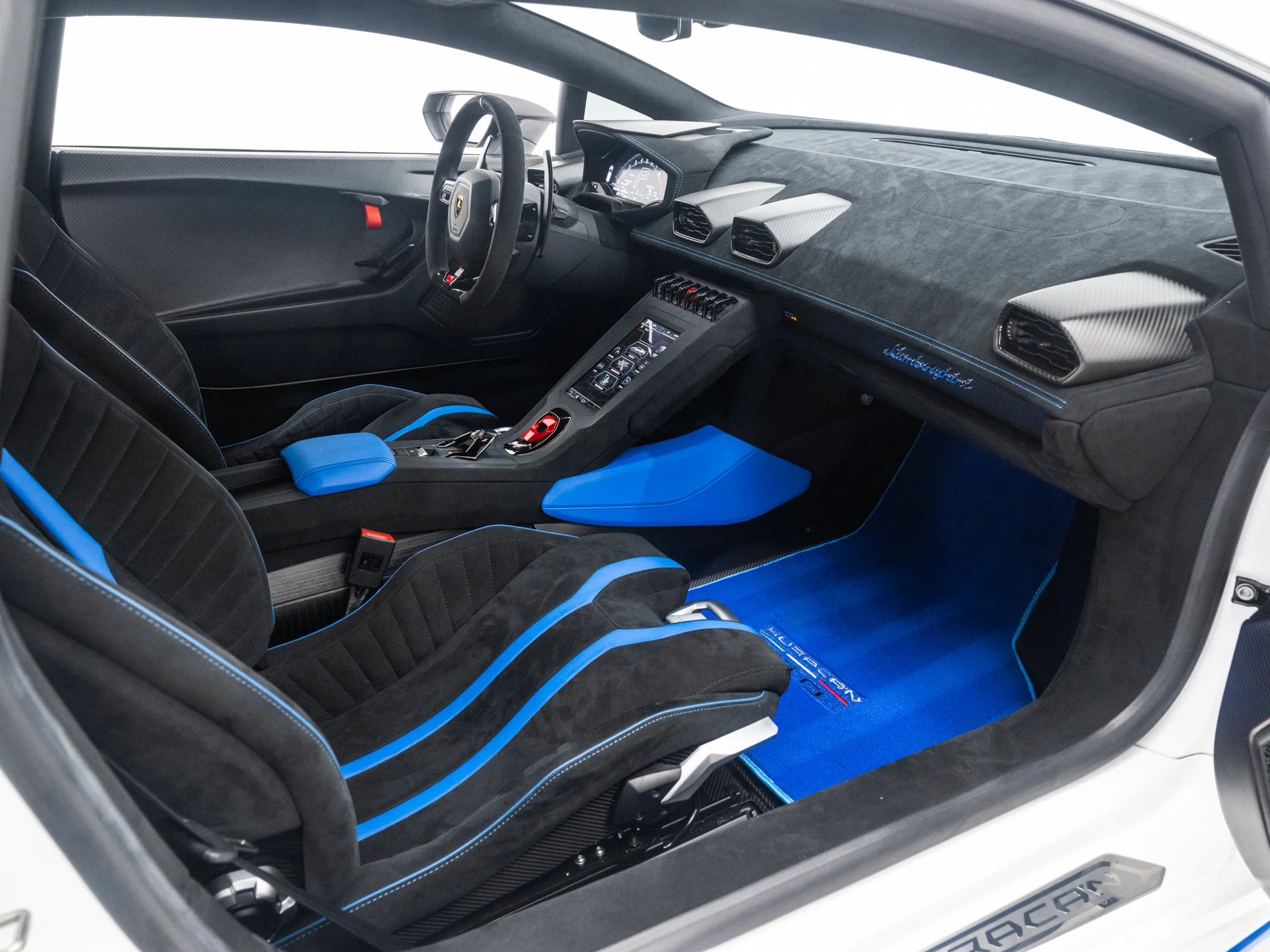 Used 2021 Bianco Asopo Metallic Lamborghini  image 38