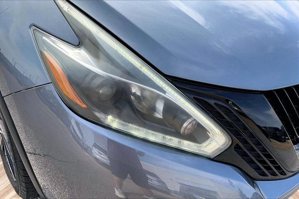 Used 2018 Gray Nissan SL image 27