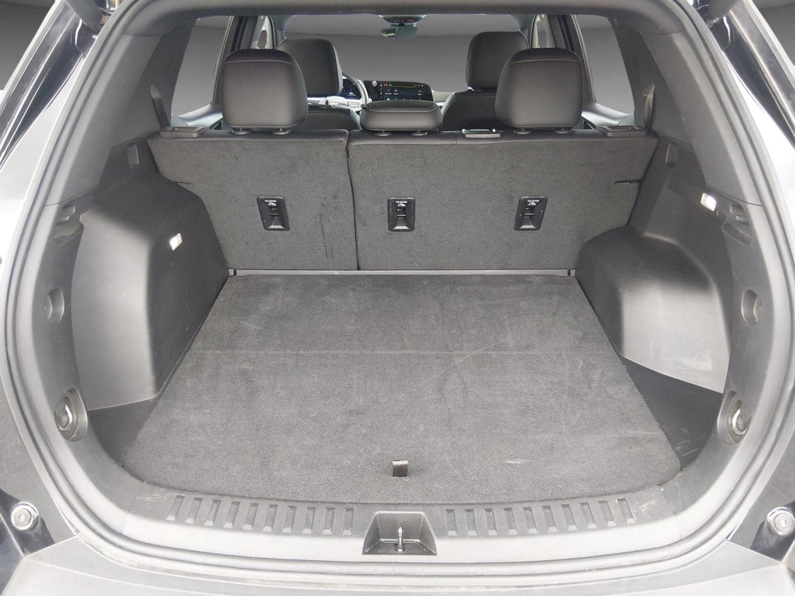 Used 2025 Mosaic Black Metallic Chevrolet FWD LT image 21