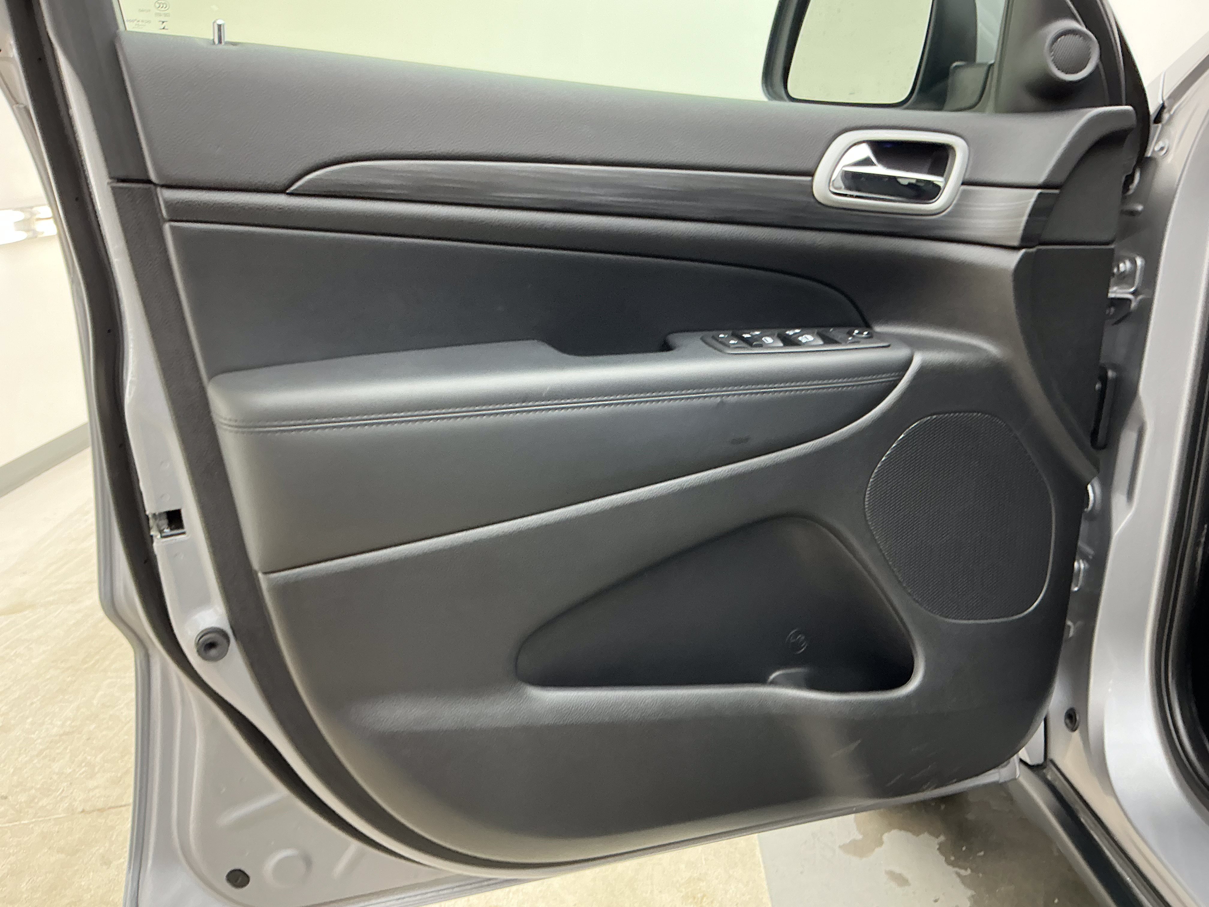 Used 2021 Billet Silver Metallic Clearcoat Jeep Laredo E image 13