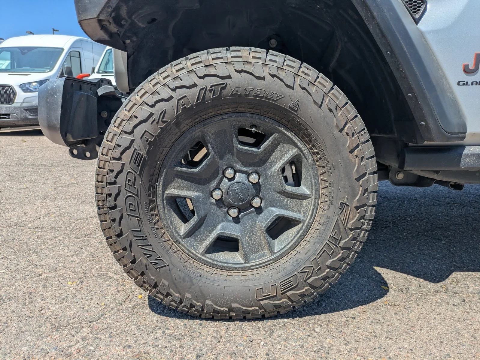 Used 2023 Silver Zynith Clearcoat Jeep Mojave image 18