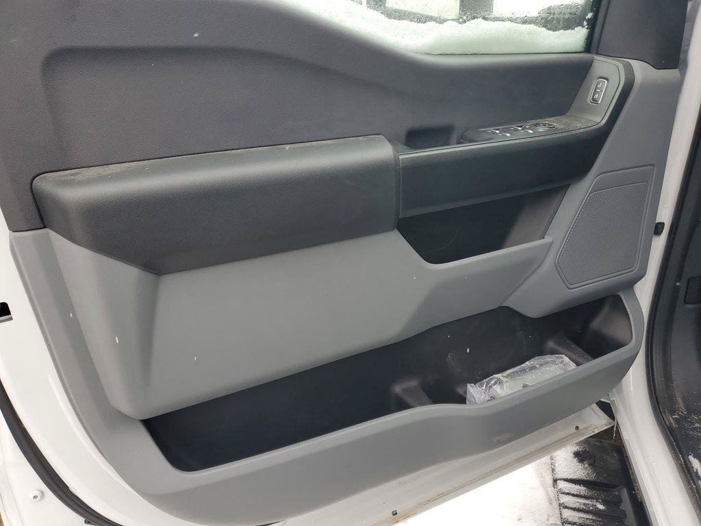 New 2025 Oxford White Ford F-350® XL image 9