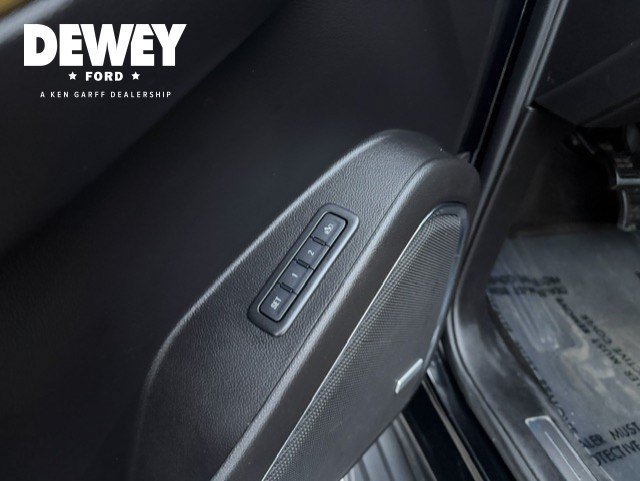 Used 2016 Onyx Black GMC Denali image 19