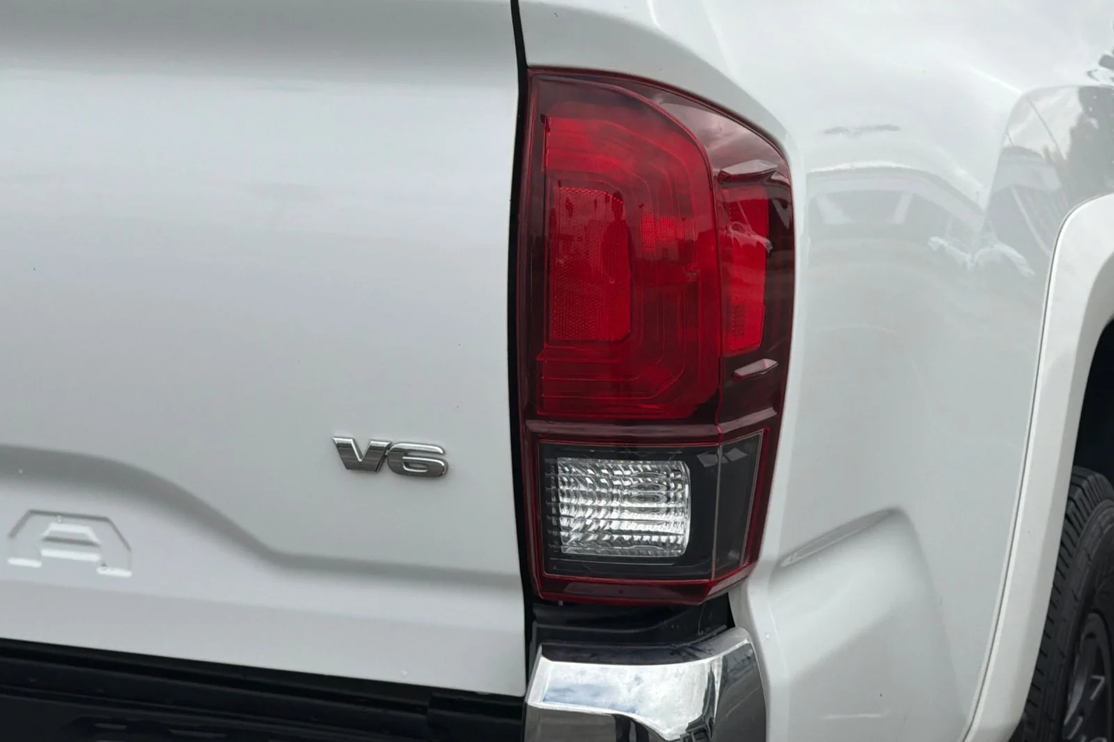 Used 2018 White Toyota SR5 image 38