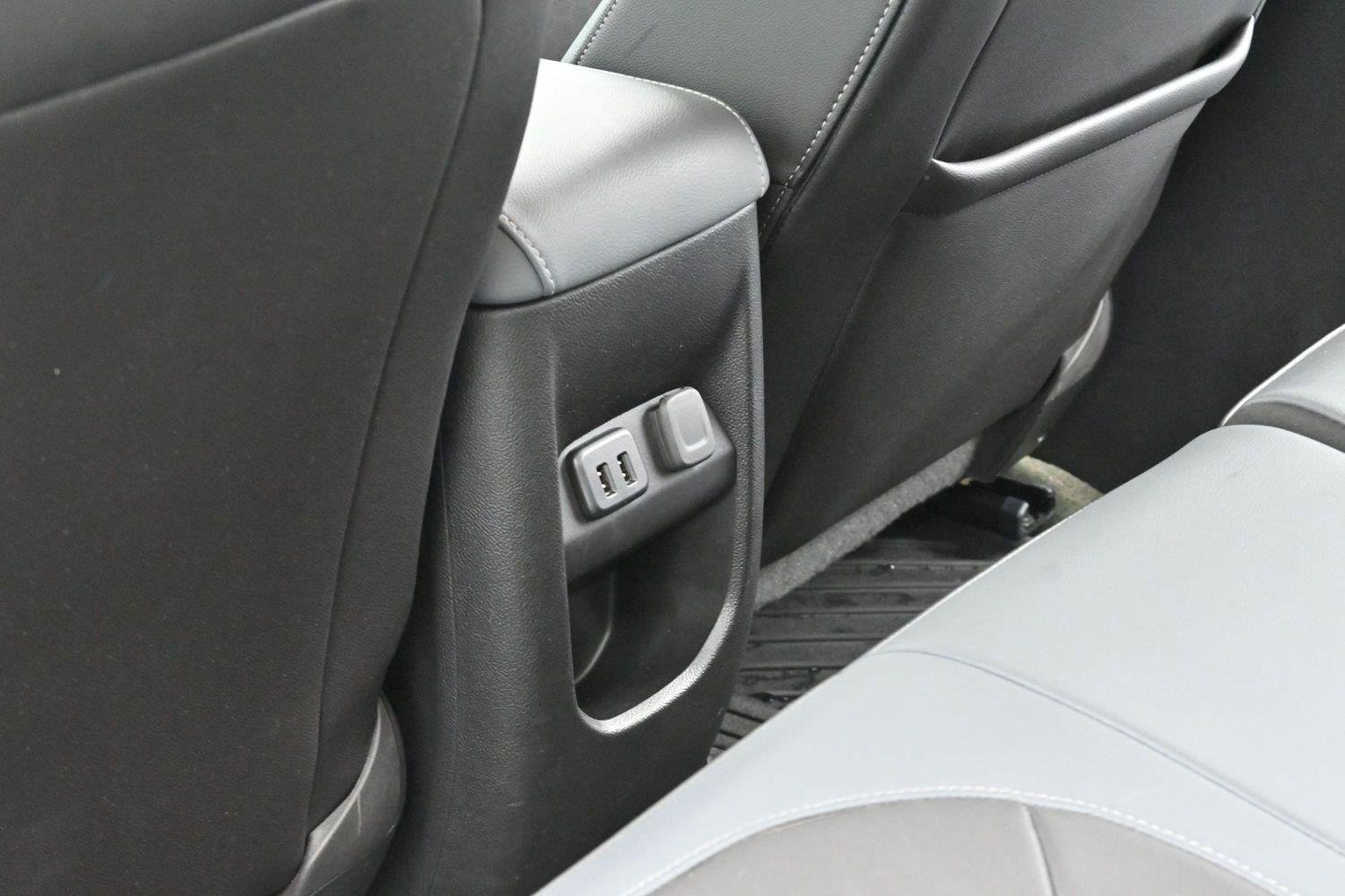 Used 2018 SILVER ICE METALLIC Chevrolet 4WD Z71 image 31