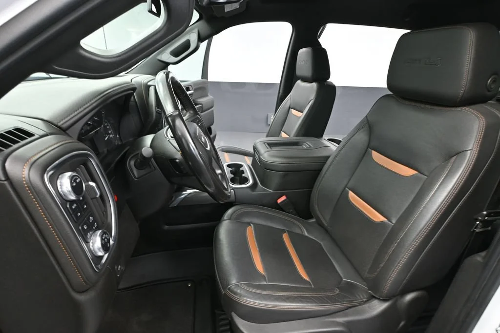 Used 2022 White GMC AT4 image 18