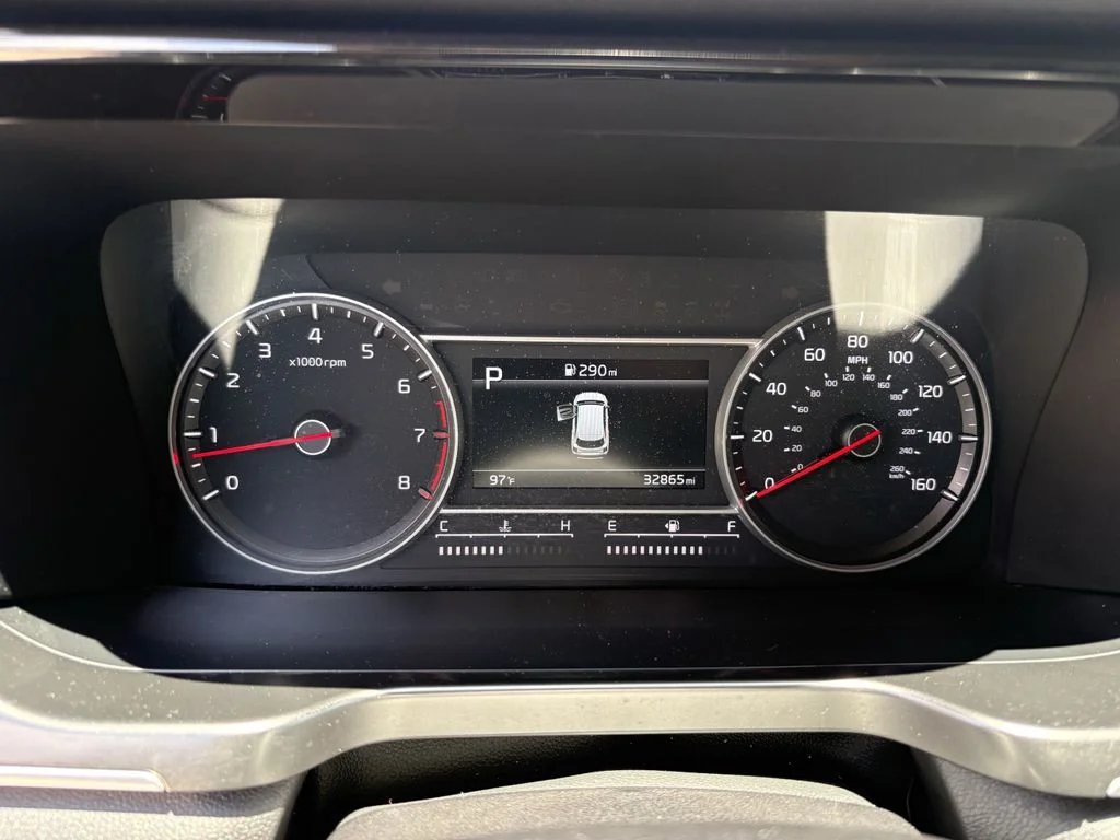 Used 2023 Glacial White Pearl Kia LX image 18
