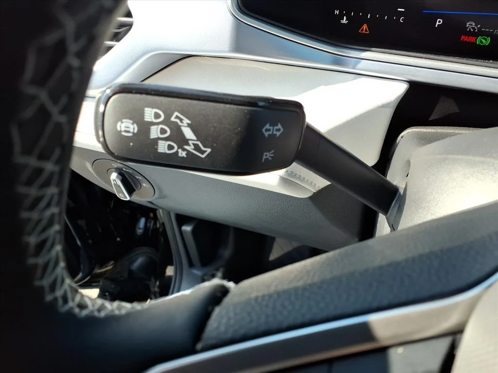 2025 Volkswagen Taos SE - Photo 13