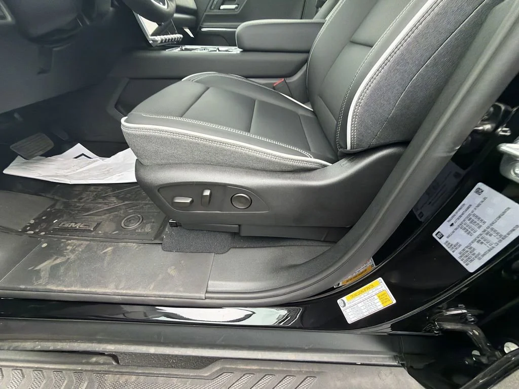 New 2026 Onyx Black GMC Elevation Standard Range image 18