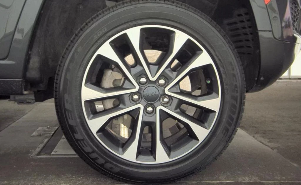 Used 2022 Gray Jeep Overland 4xe image 10