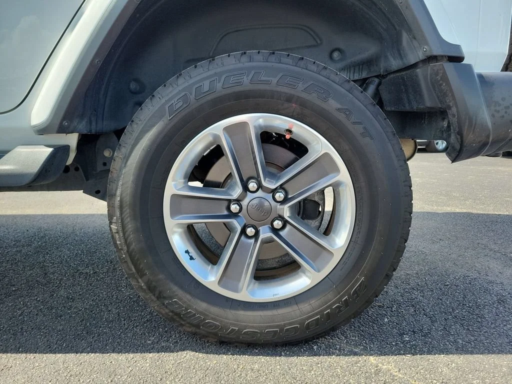 Used 2021 White Jeep Sahara 4x4 image 30