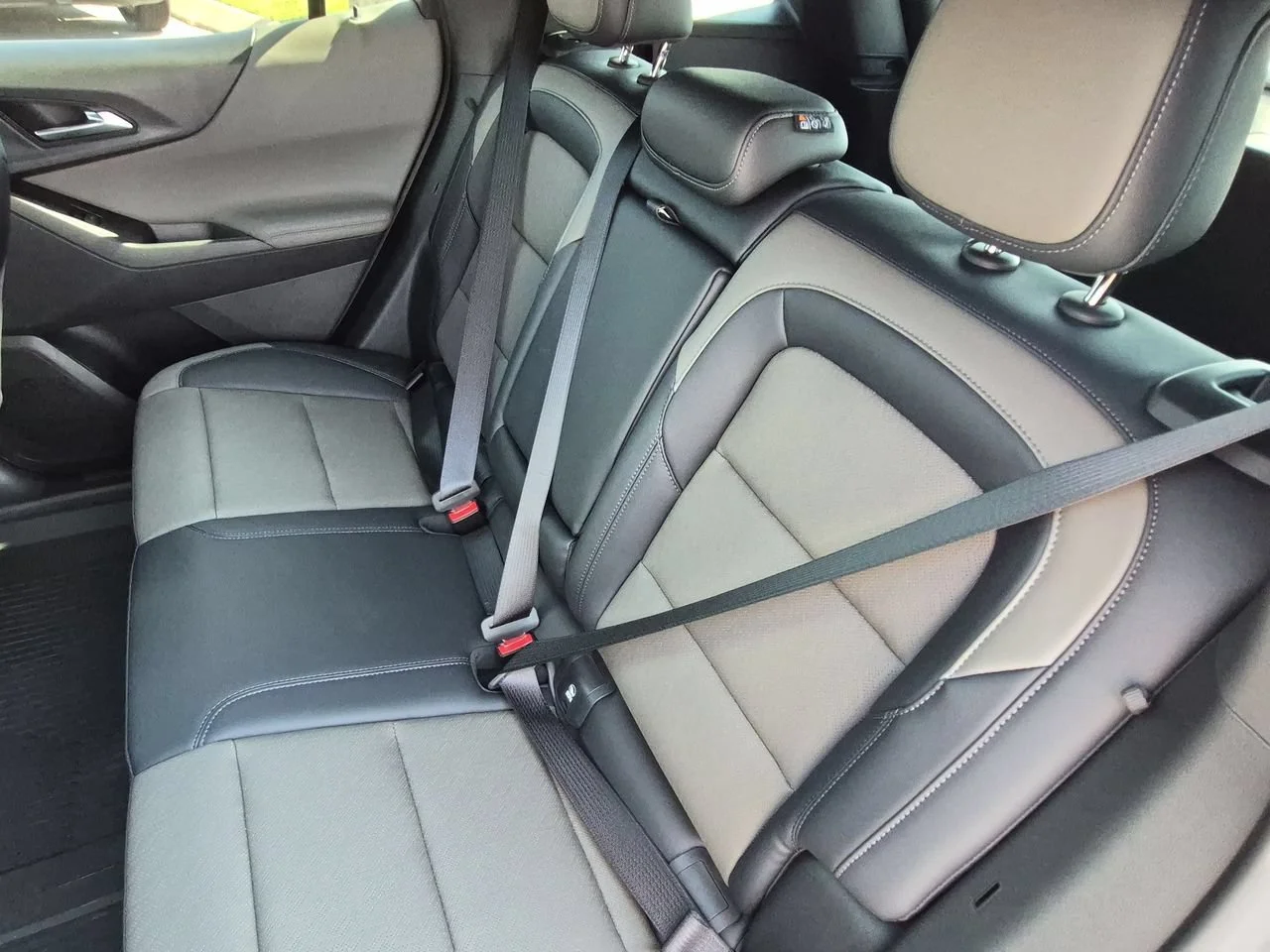 New 2027 Mosaic Black Metallic Chevrolet LT image 25