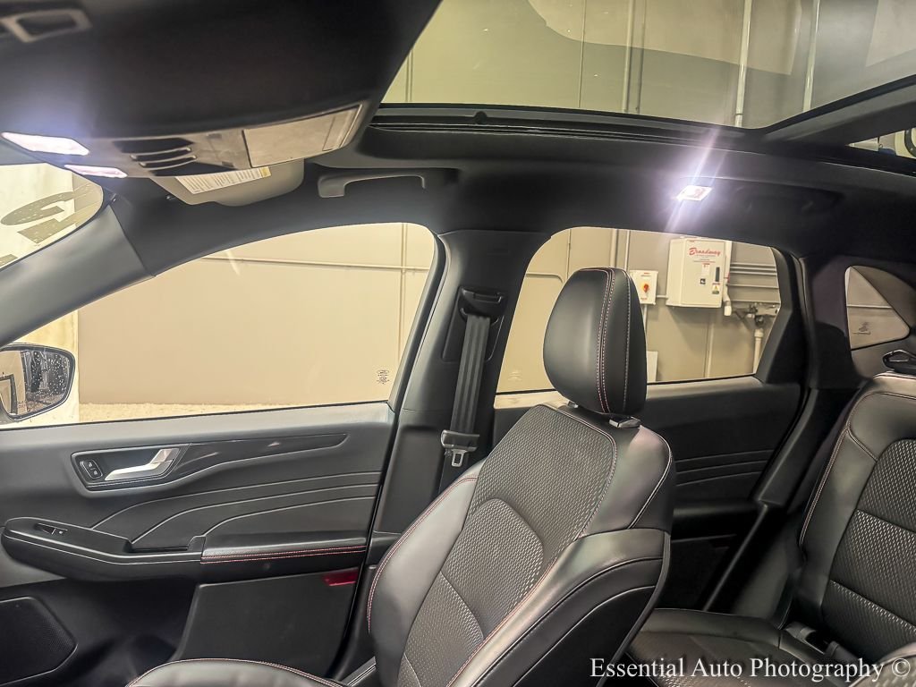 Used 2023 White Metallic Ford ST-Line image 11