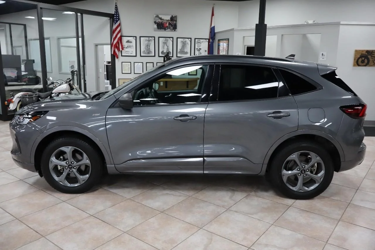 Used 2024 Carbonized Gray Ford ST-Line image 3
