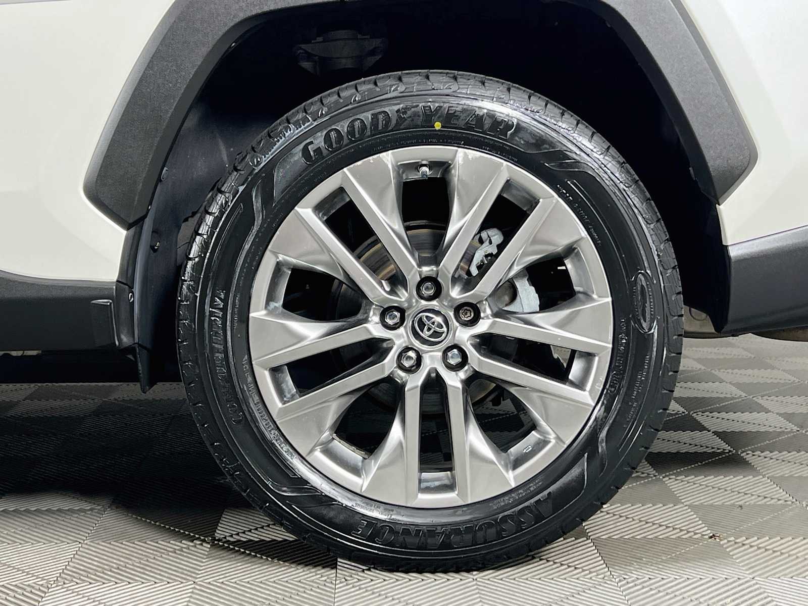 Used 2019 Blizzard Pearl Toyota Limited image 33