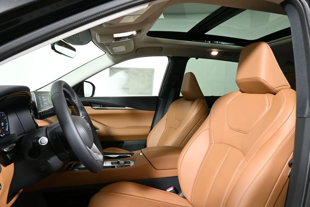 Used 2025 Black INFINITI Sensory image 13