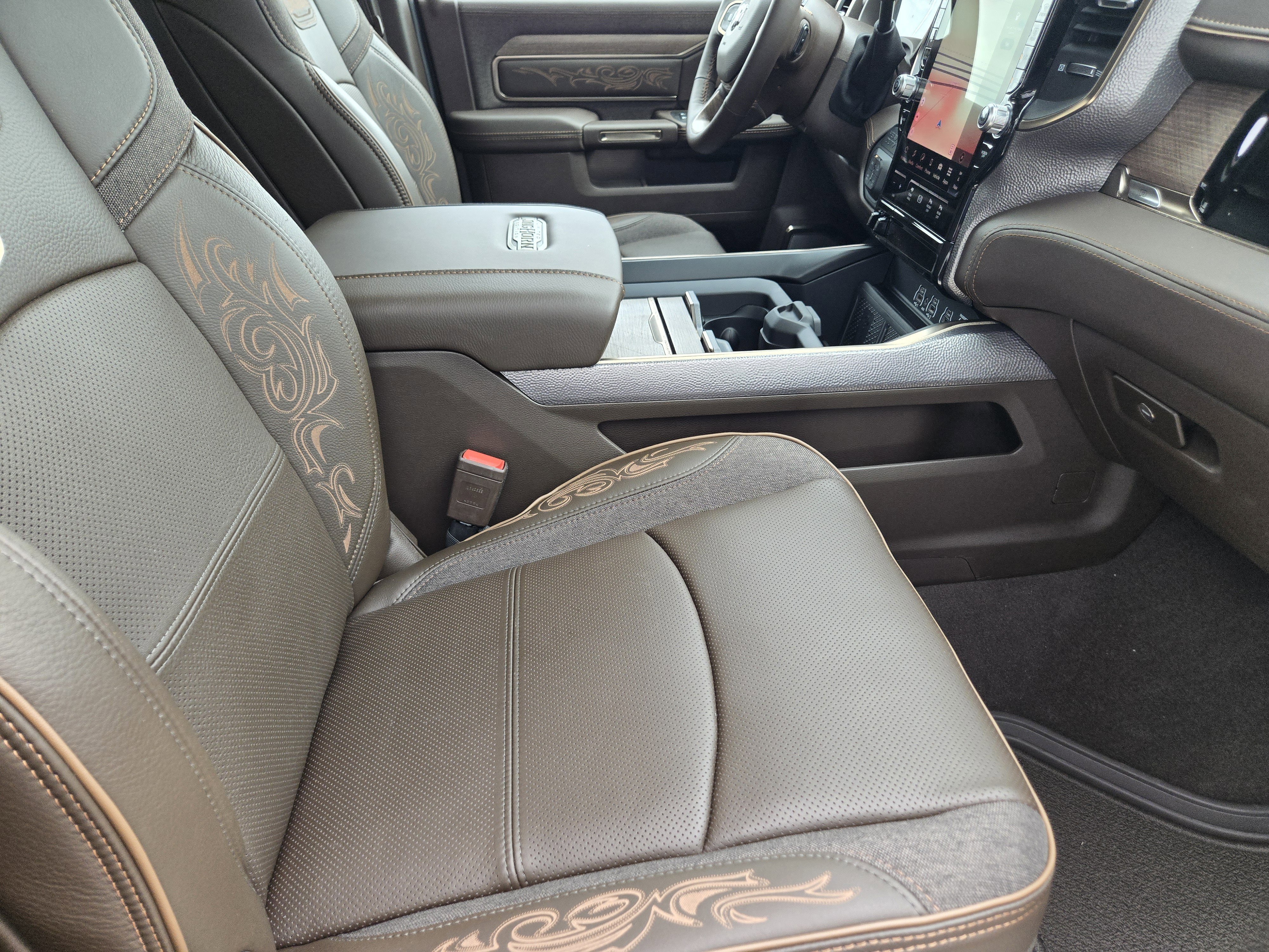 New 2026 Diamond Black Crystal Pearl-Coat Exterior Paint RAM Longhorn image 13