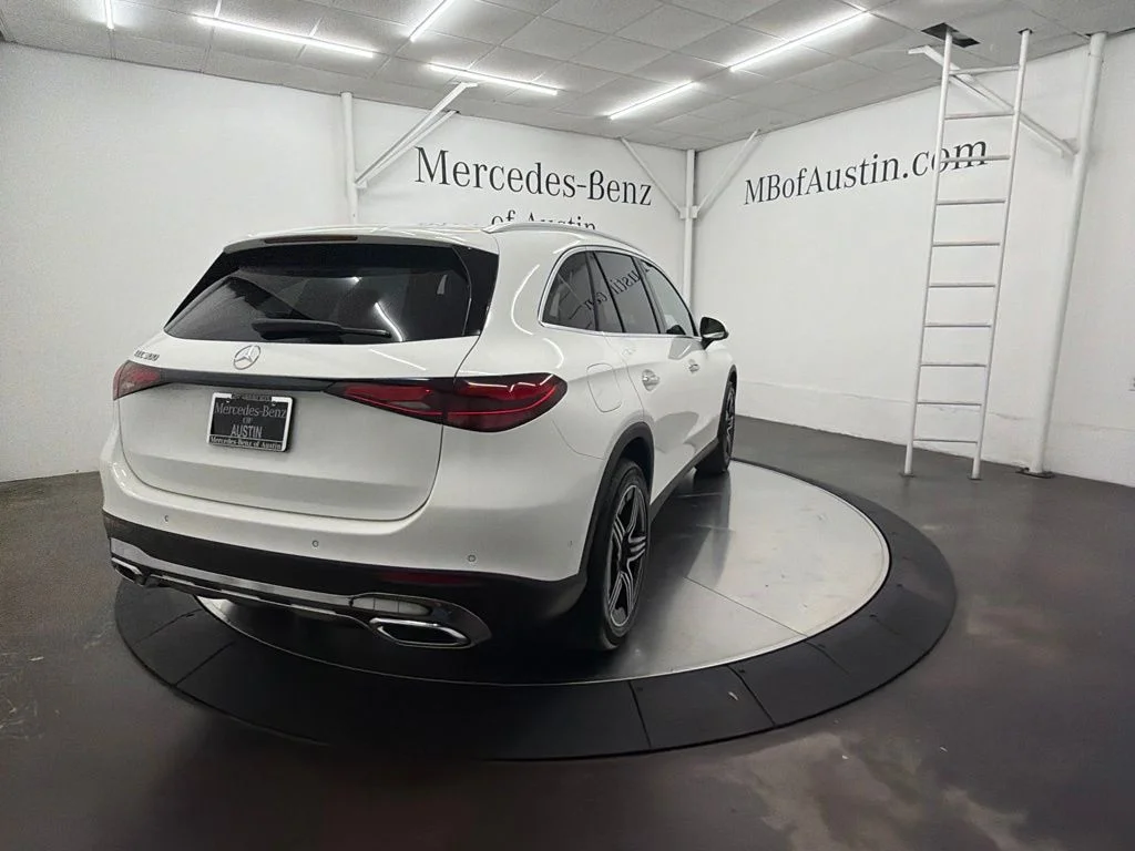 New 2027 White Mercedes-Benz GLC 300 image 7