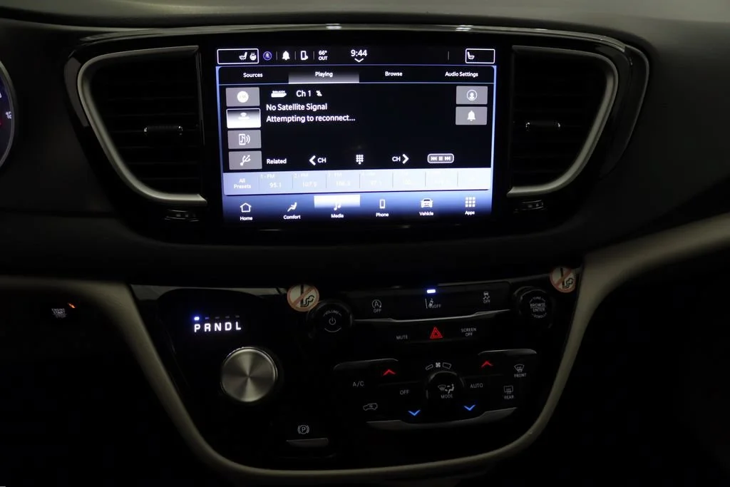 Certified Used 2022 Brilliant Black Chrysler Touring L image 21