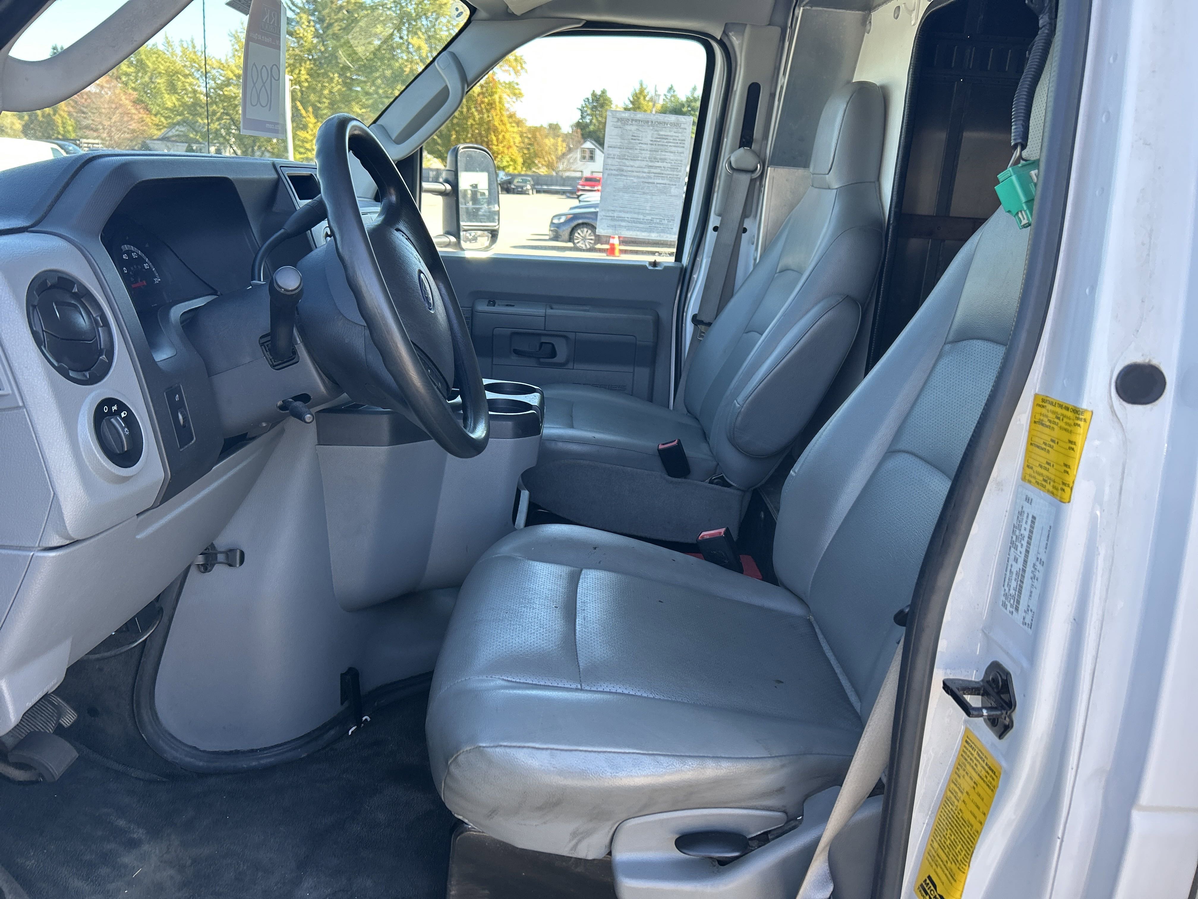2019 Ford E-350 photo 2