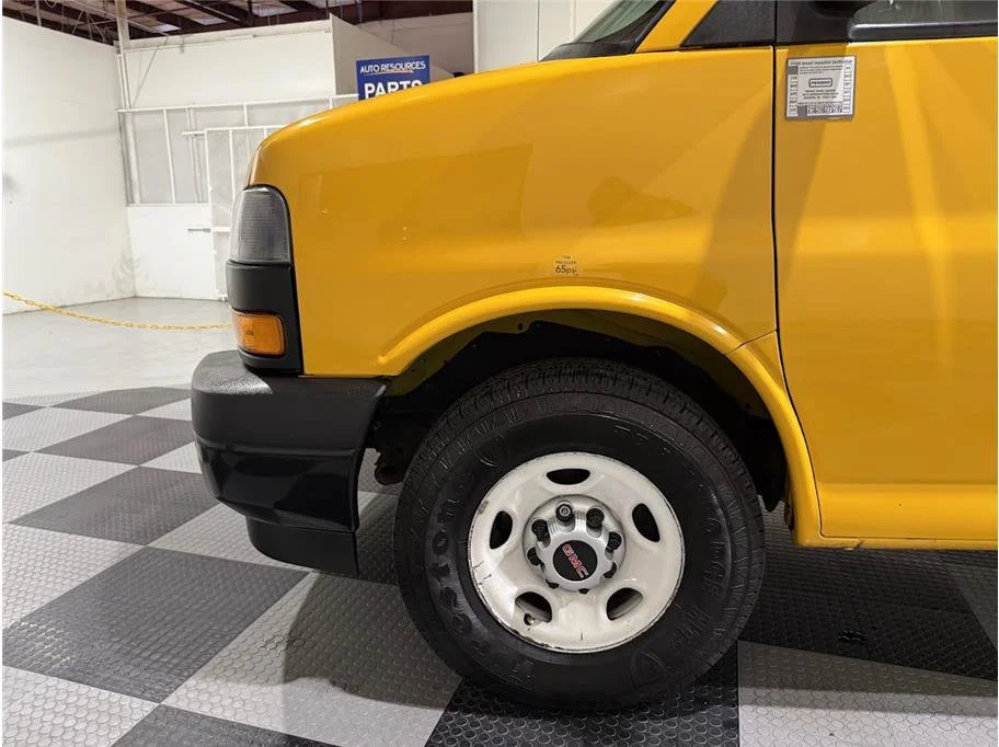 Certified Used 2018 Special Paint GMC Extended Van 3D image 11