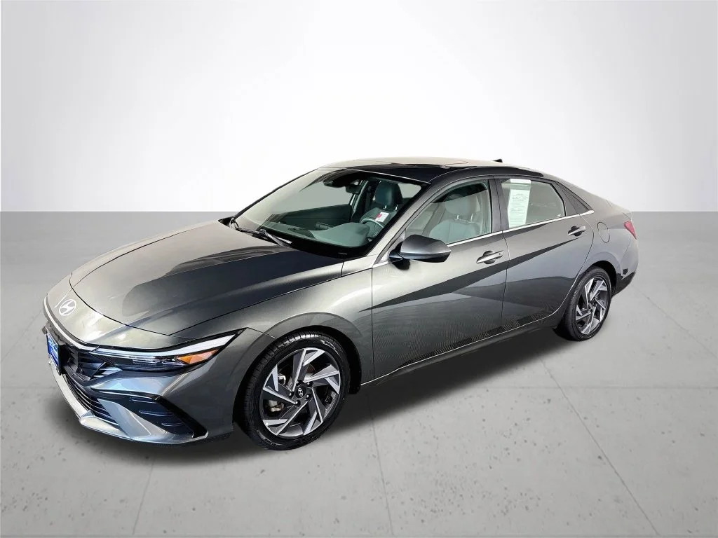 Used 2025 Gray Hyundai SEL Convenience image 2