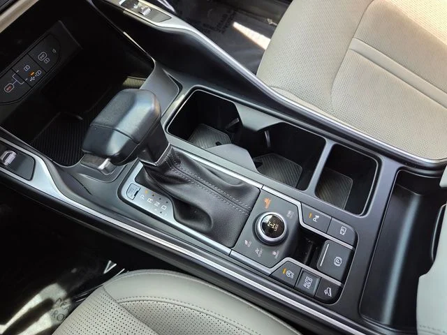 Used 2024 White Pearl Kia X-Line EX image 28